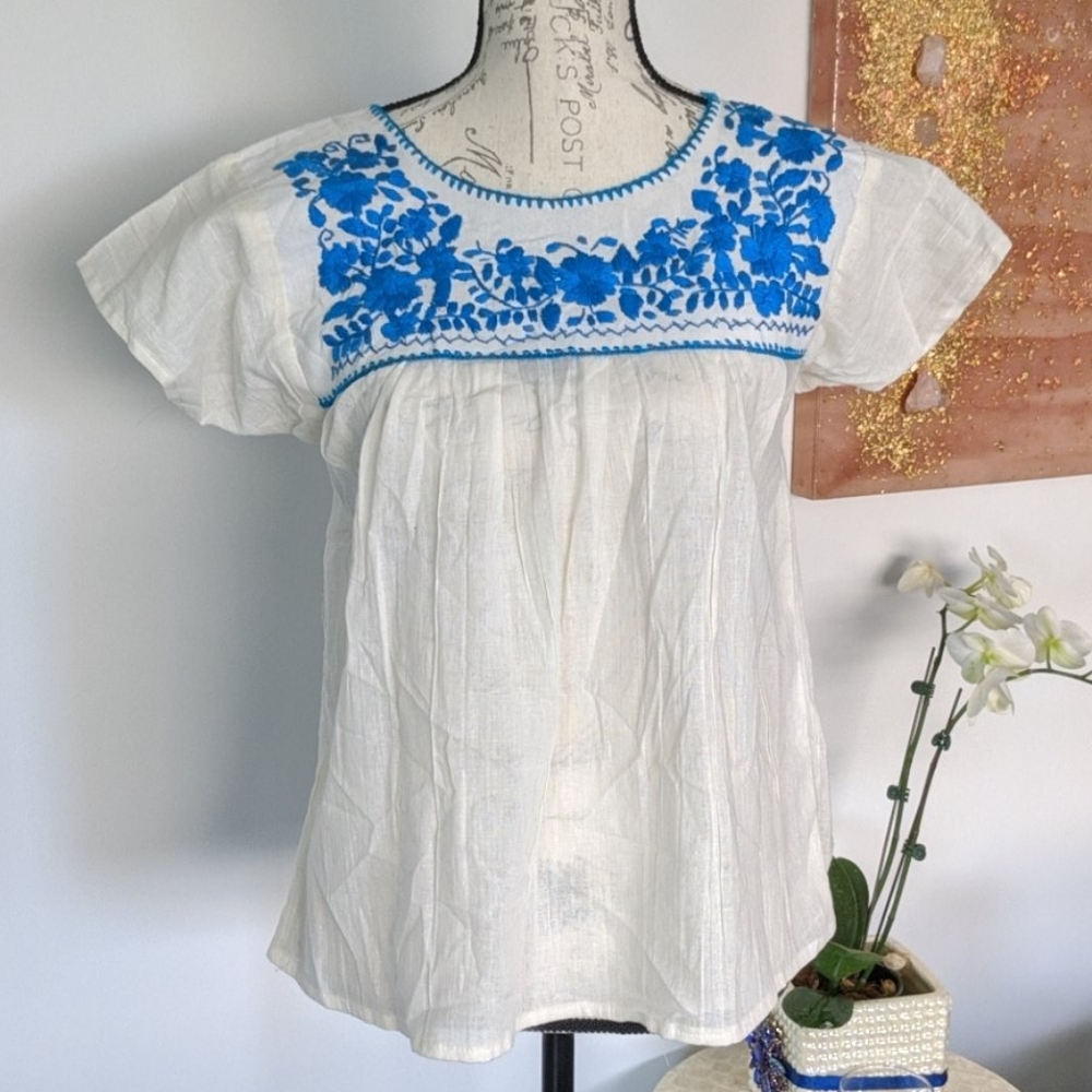 NWOT Embroidered Linen top